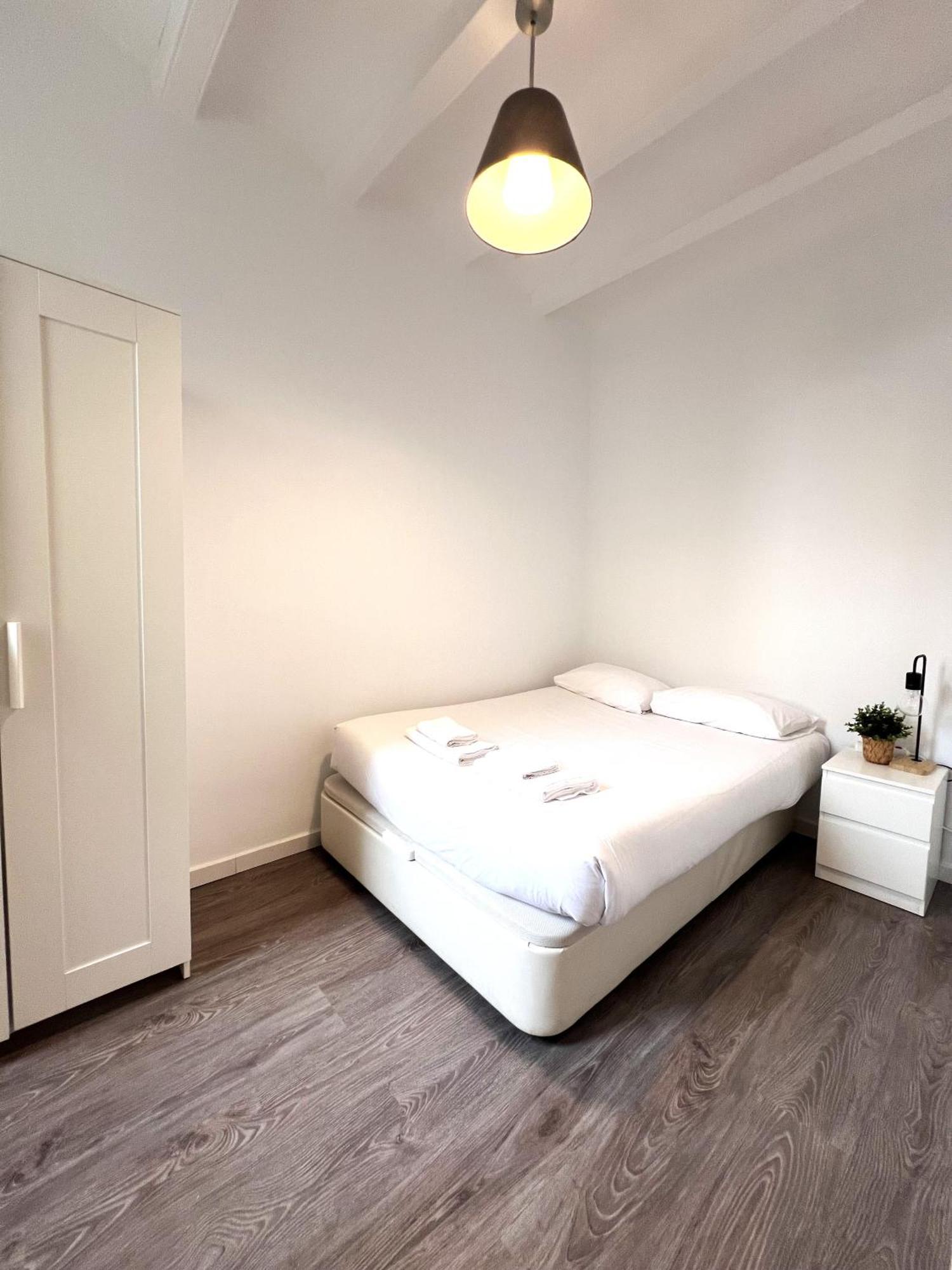 Camp Nou Apartment لوسبيتاليت دي يوبريغات المظهر الخارجي الصورة