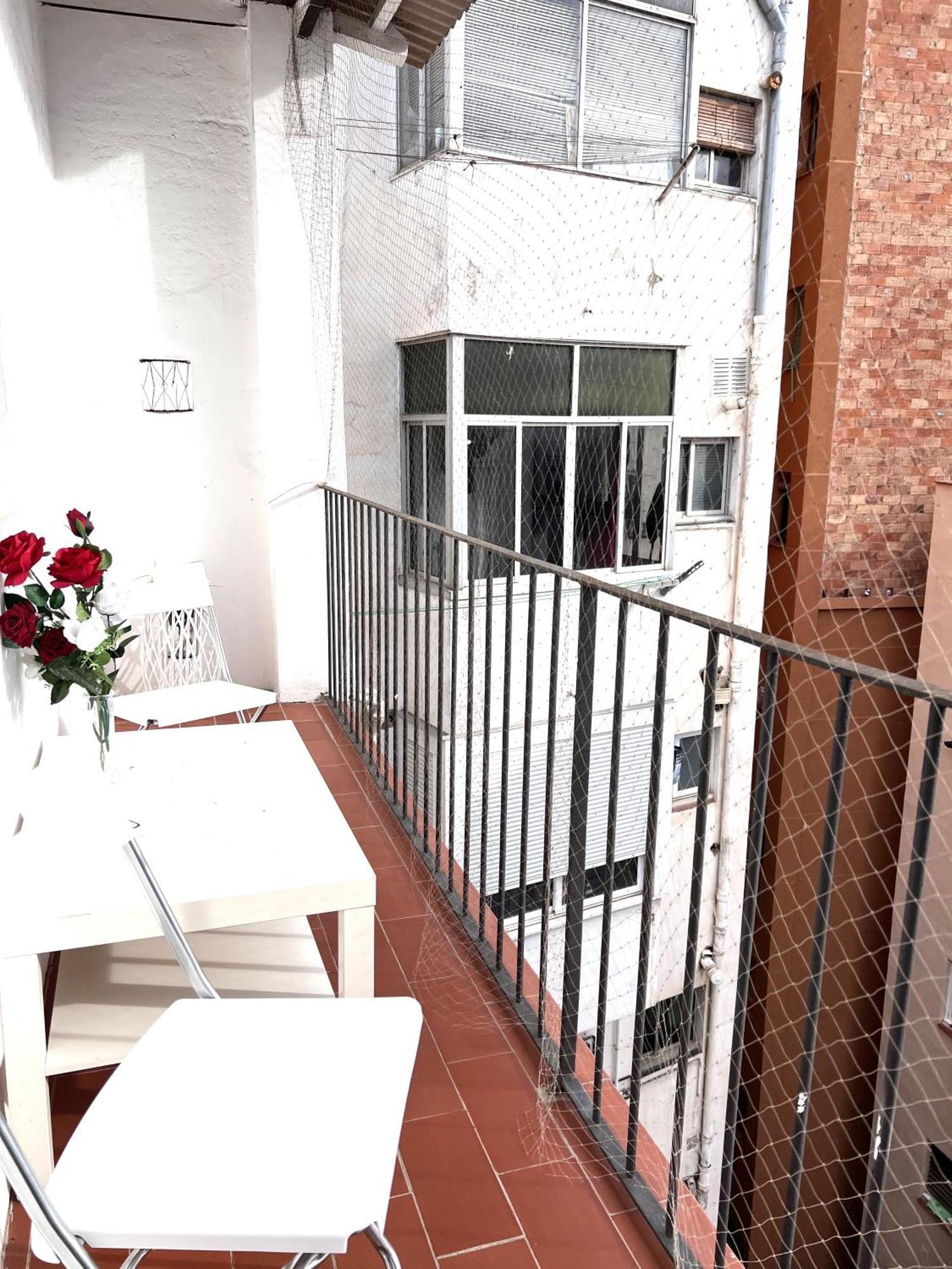 Camp Nou Apartment لوسبيتاليت دي يوبريغات المظهر الخارجي الصورة