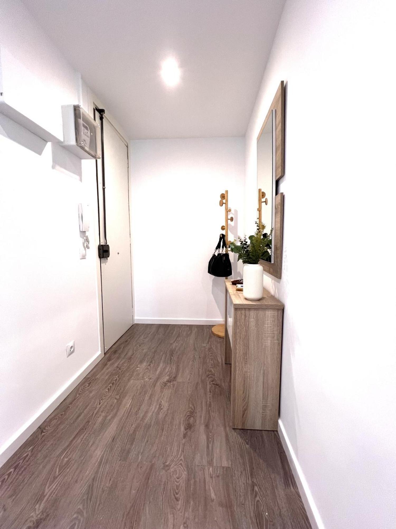 Camp Nou Apartment لوسبيتاليت دي يوبريغات المظهر الخارجي الصورة
