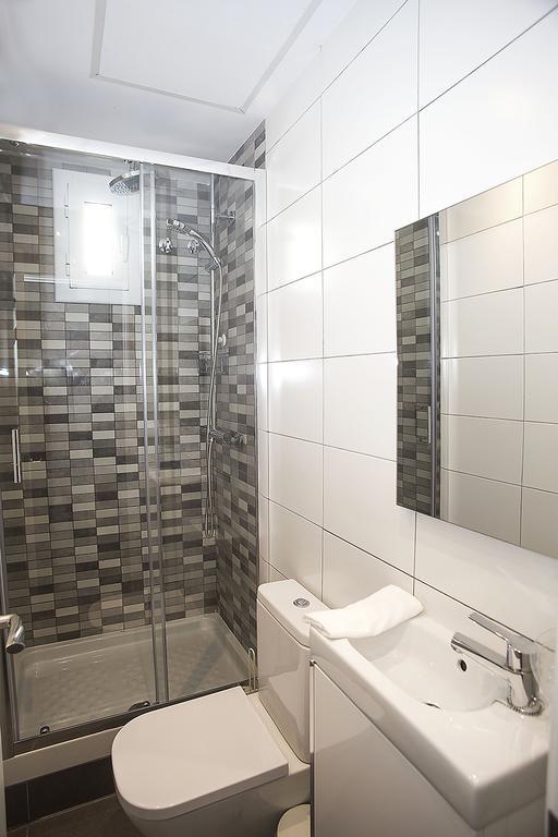 Camp Nou Apartment لوسبيتاليت دي يوبريغات المظهر الخارجي الصورة
