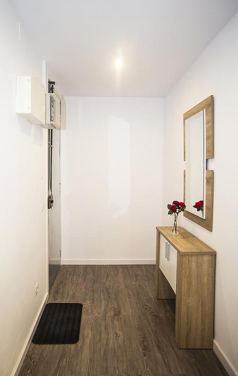 Camp Nou Apartment لوسبيتاليت دي يوبريغات المظهر الخارجي الصورة