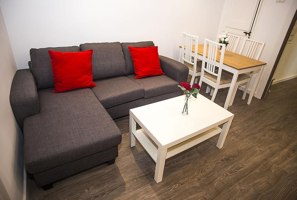 Camp Nou Apartment لوسبيتاليت دي يوبريغات المظهر الخارجي الصورة