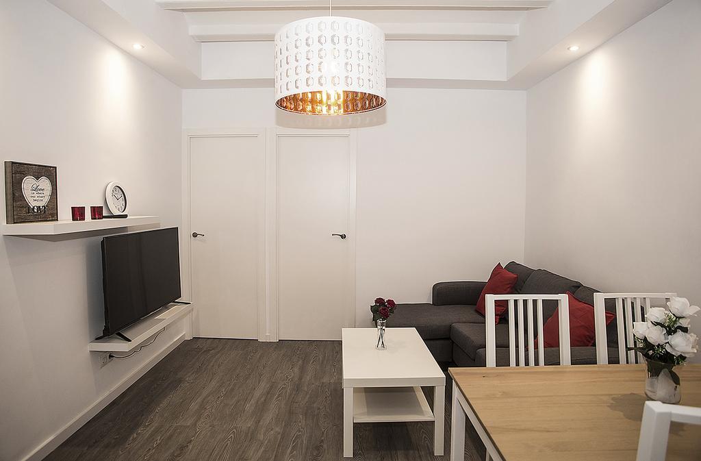 Camp Nou Apartment لوسبيتاليت دي يوبريغات المظهر الخارجي الصورة